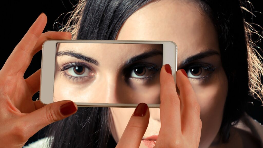 smartphone-face-woman-eyes.jpg